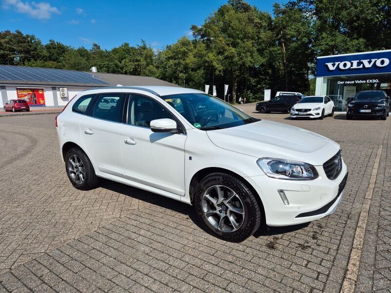 Crystal white pearl / metallic Gebraucht 2015 Volvo XC60 Ocean Race SUV | 20.900 € (Etwas zu teuer) - Bild 1/4