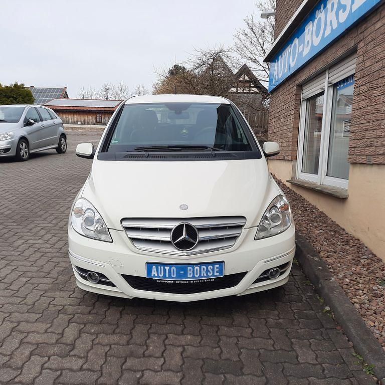 Gebraucht Mercedes B180 109 PS (80 kW) 2011 Weiß Van / Kleinbus