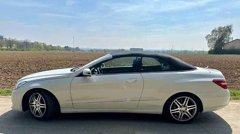 Gebraucht Mercedes E200 AMG 184 PS (135 kW) 2012 Weiß Cabrio