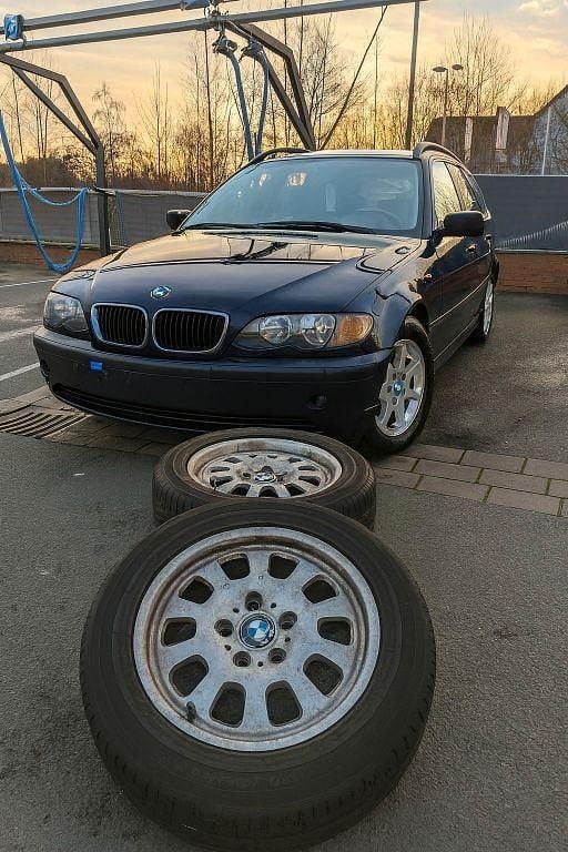 Gebraucht BMW 318 143 PS (105 kW) 2003 Blau Kombi