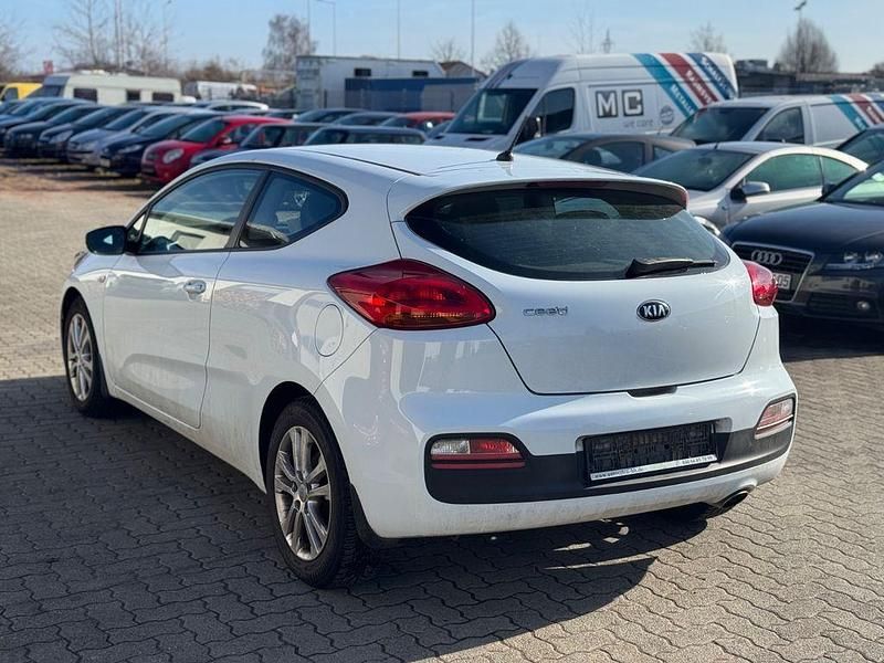 Gebraucht Kia Ceed Edition 7 99 PS (72 kW) 2013 Weiß Kleinwagen