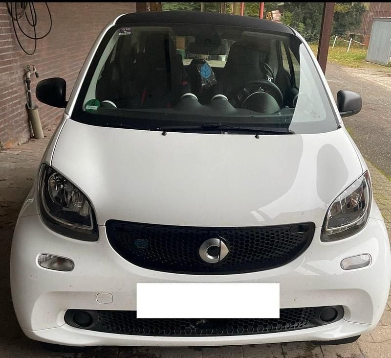 Weiß Gebraucht 2019 Smart ForTwo Electric Drive Coupé | 5.999 € (Fairer Preis) - Bild 1/2