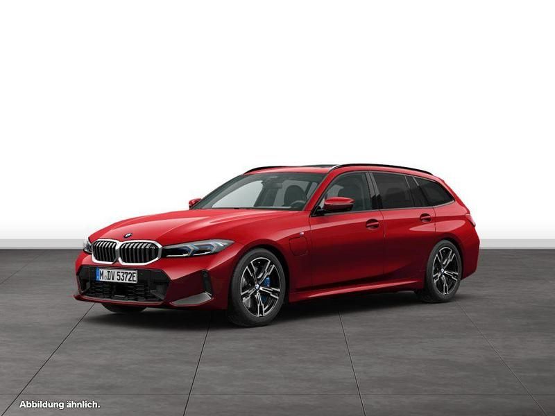 Fire red metallic Gebraucht 2024 BMW 330e Comfort Edition Kombi | 49.564 € - Bild 1/3