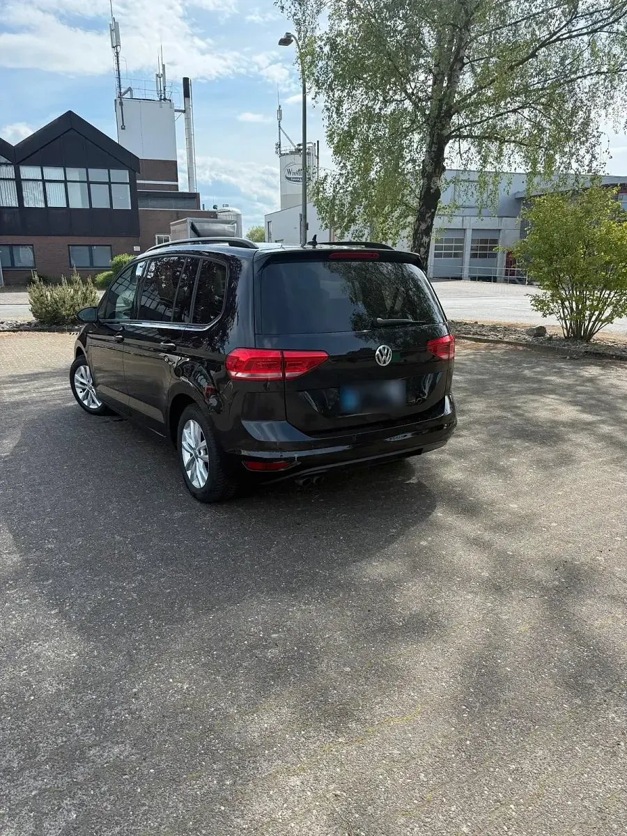 Gebraucht VW Touran 150 PS (110 kW) 2016 Schwarz Van / Kleinbus