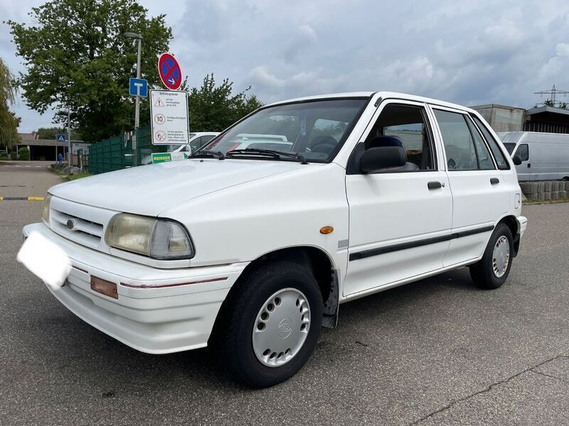 Weiß Gebraucht 1996 Kia Pride Limousine | 1.800 € - Bild 1/4
