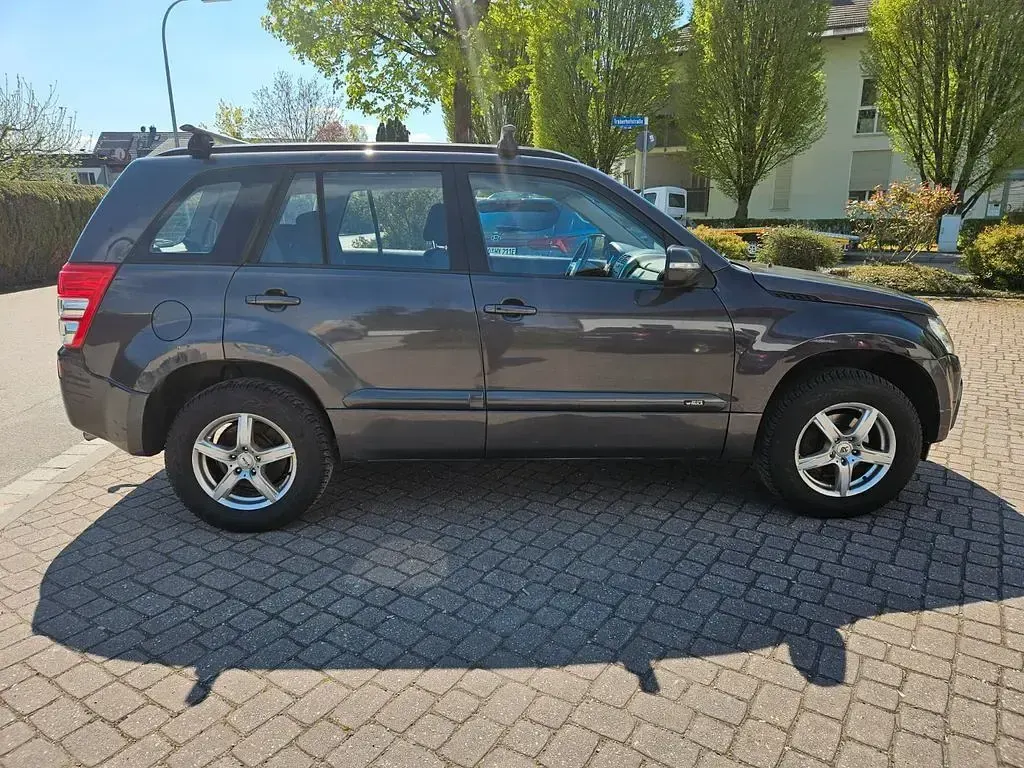 Gebraucht Suzuki Grand Vitara 129 PS (94 kW) 2011 Grau SUV