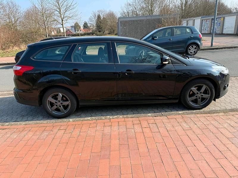 Gebraucht Ford Focus 116 PS (85 kW) 2014 Schwarz Kombi