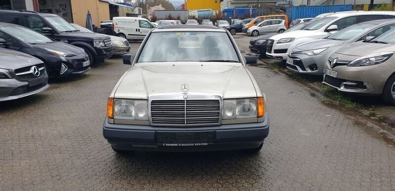 Gebraucht Mercedes E230 132 PS (97 kW) 1987 Grau Limousine