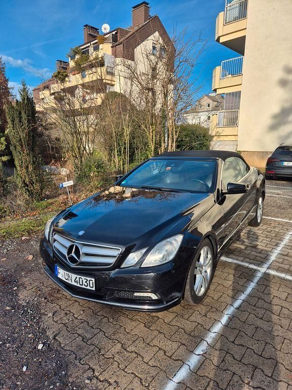 Schwarz Gebraucht 2010 Mercedes E350 Avantgarde Cabrio | 8.999 € (Guter Preis) - Bild 1/4