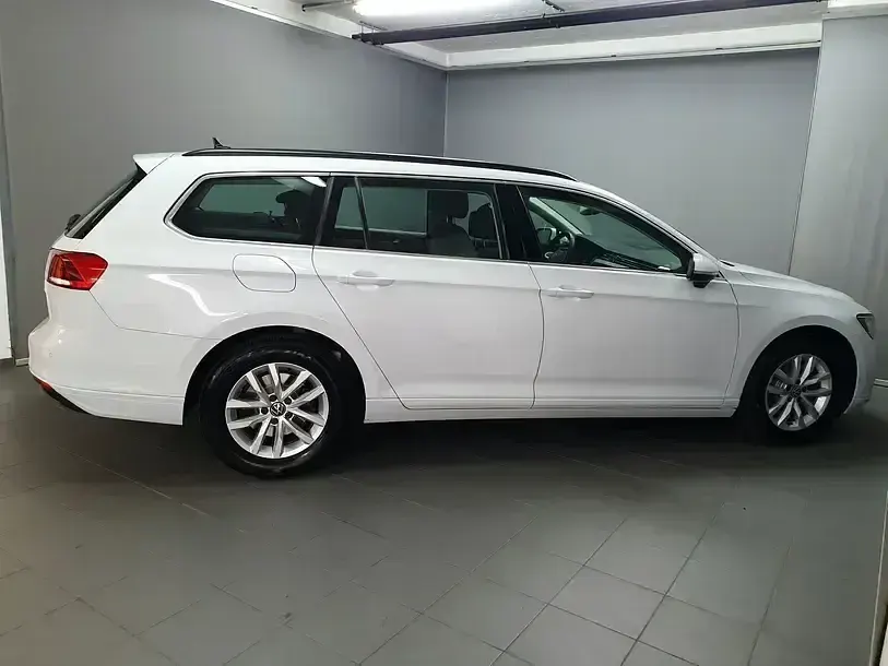 Gebraucht VW Passat Business 150 PS (110 kW) 2023 Weiß Kombi