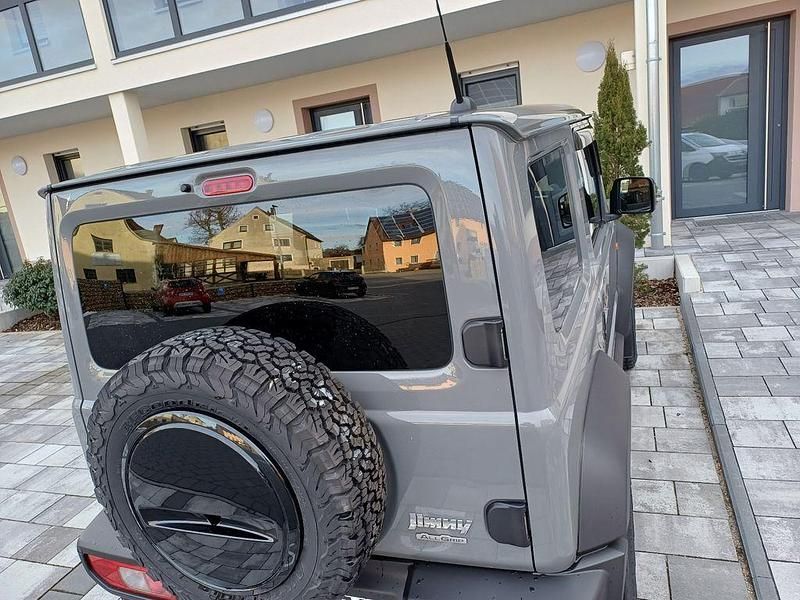 Gebraucht Suzuki Jimny Comfort+ 102 PS (75 kW) 2018 Grau SUV