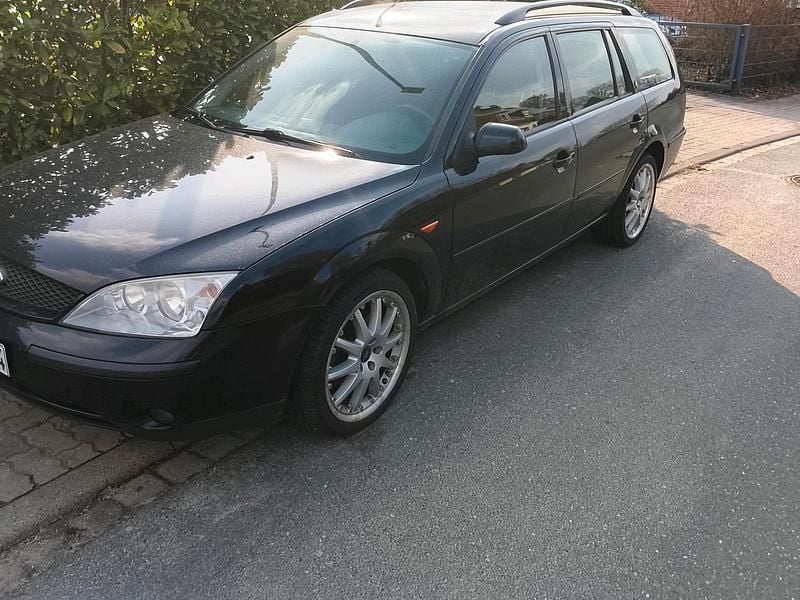 Gebraucht Ford Mondeo 115 PS (84 kW) 2003 Schwarz Kombi