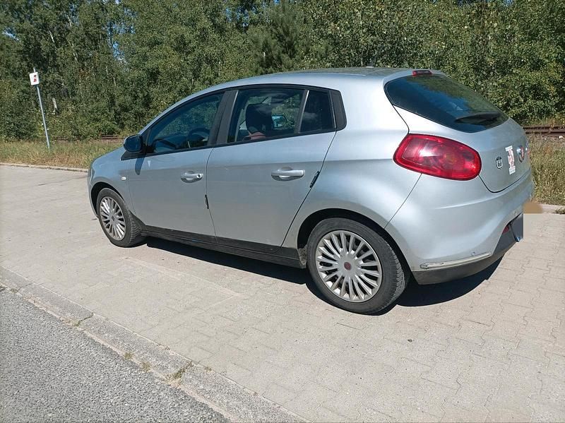 Grau Gebraucht 2008 Fiat Bravo Kleinwagen | 849 € (Guter Preis) - Bild 1/4