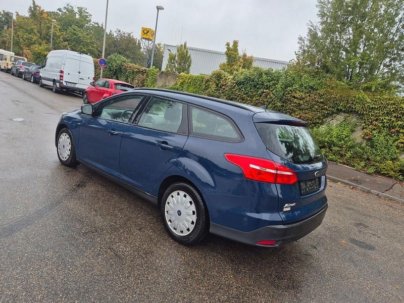 Gebraucht Ford Focus Trend 105 PS (77 kW) 2016 Blau Kombi