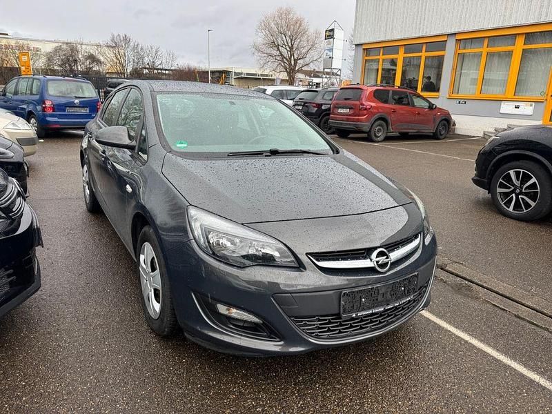 Gebraucht Opel Astra Edition 120 PS (88 kW) 2014 Grau Limousine