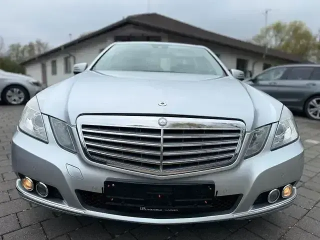 Occasion Mercedes E200 136 ch (100 kW) 2009 Argent Berline