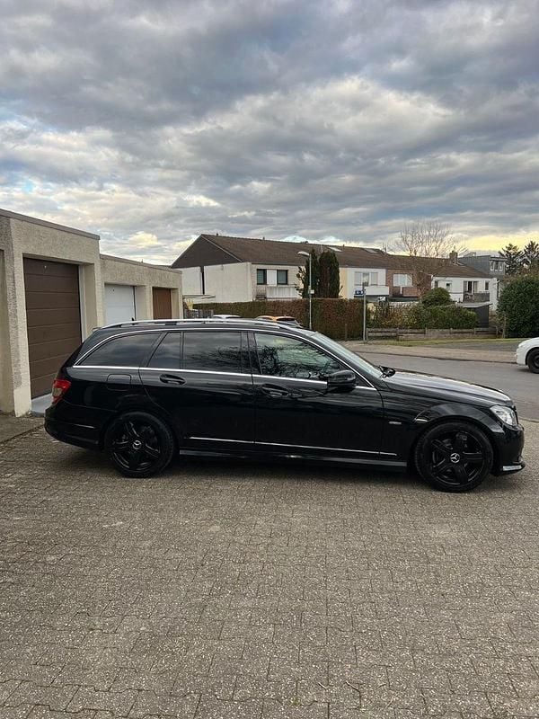 Schwarz Gebraucht 2011 Mercedes C200 Avantgarde Kombi | 6.999 € (Superpreis) - Bild 1/4