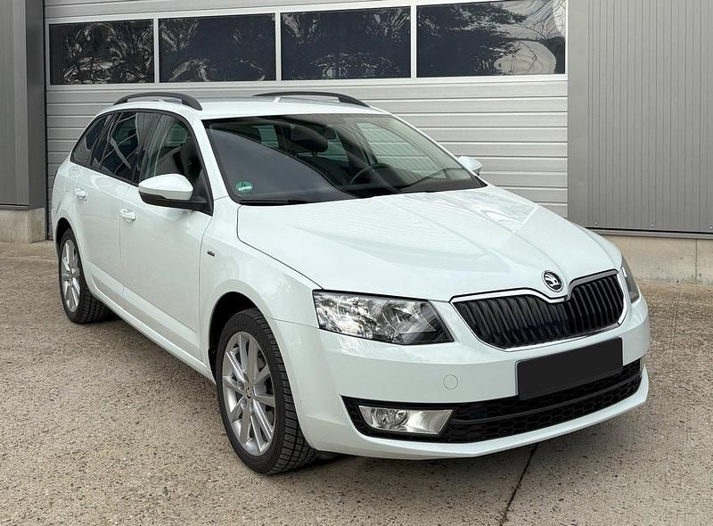 Weiß Gebraucht 2017 Skoda Octavia Joy Kombi | 10.999 € (Superpreis) - Bild 1/4