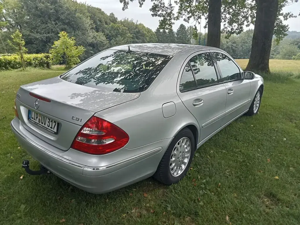 Gebraucht Mercedes E200 Elegance 125 PS (91 kW) 2007 Silber Limousine
