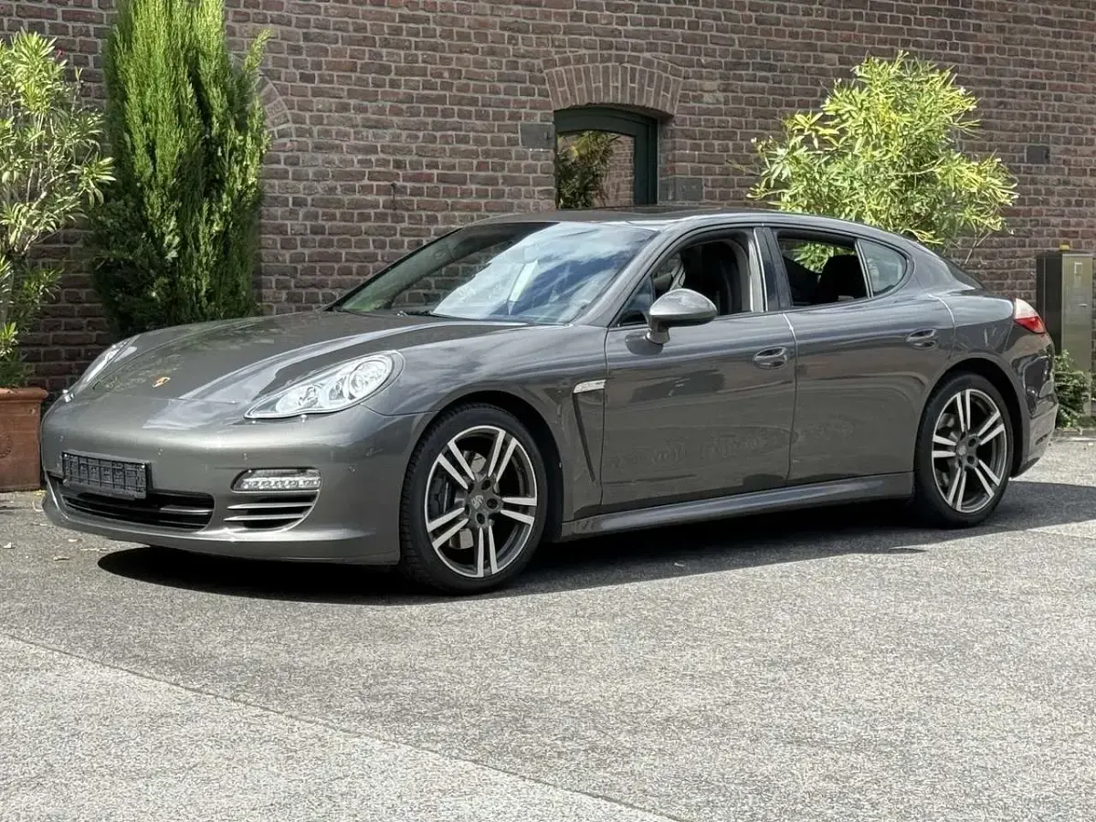 Gebraucht Porsche Panamera Diesel 250 PS (183 kW) 2013 Achatgraumetallic Kleinwagen