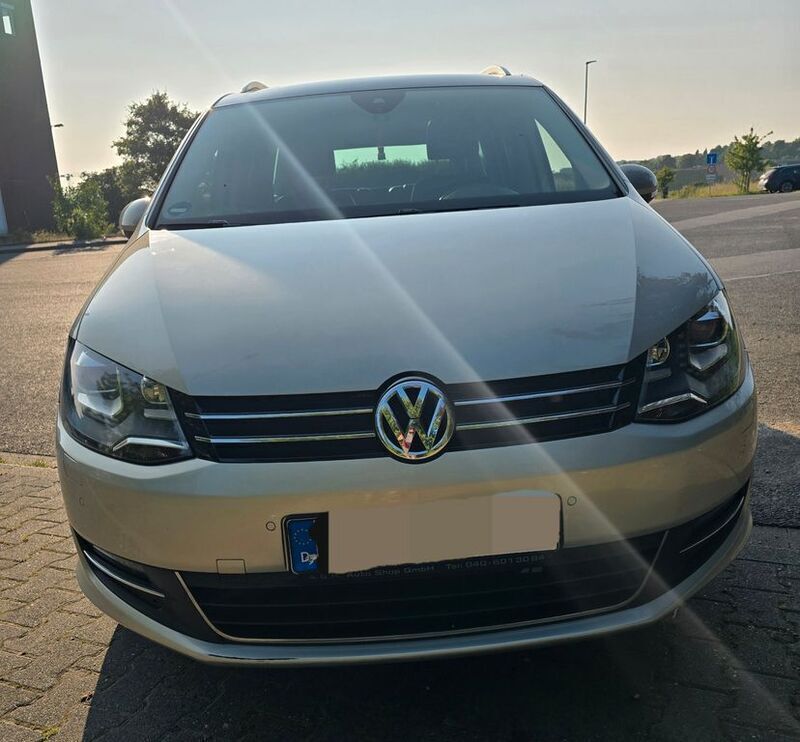 Grau Gebraucht 2013 VW Sharan Highline Van / Kleinbus | 10.900 € - Bild 1/4