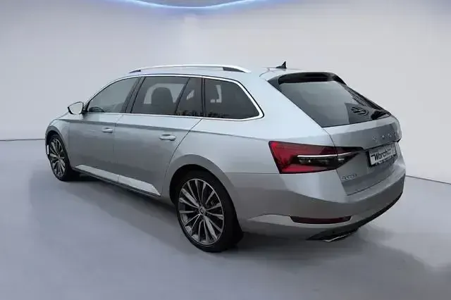 Gebraucht Skoda Superb LAURIN & KLEMENT 280 PS (205 kW) 2023 Silber Kombi