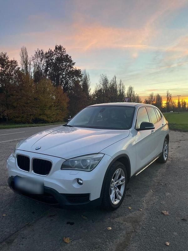 Weiß Gebraucht 2013 BMW X1 Sport Line SUV | 6.900 € (Guter Preis) - Bild 1/4