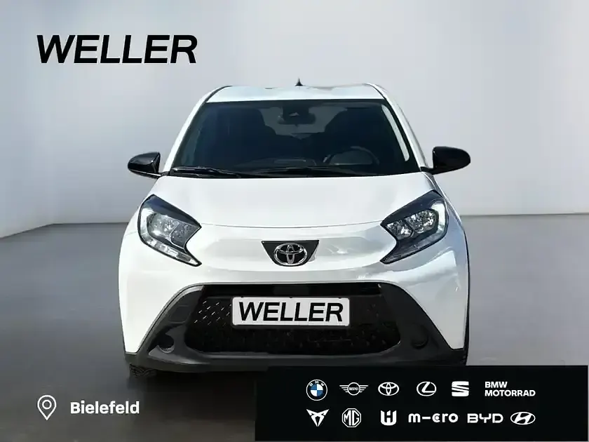 Gebraucht Toyota Aygo Play 72 PS (52 kW) 2023 Super (pure) white ii (weiss) Kleinwagen