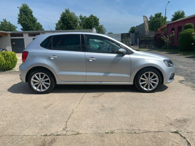 Gebraucht VW Polo Highline 90 PS (66 kW) 2014 Silber metallic Kleinwagen