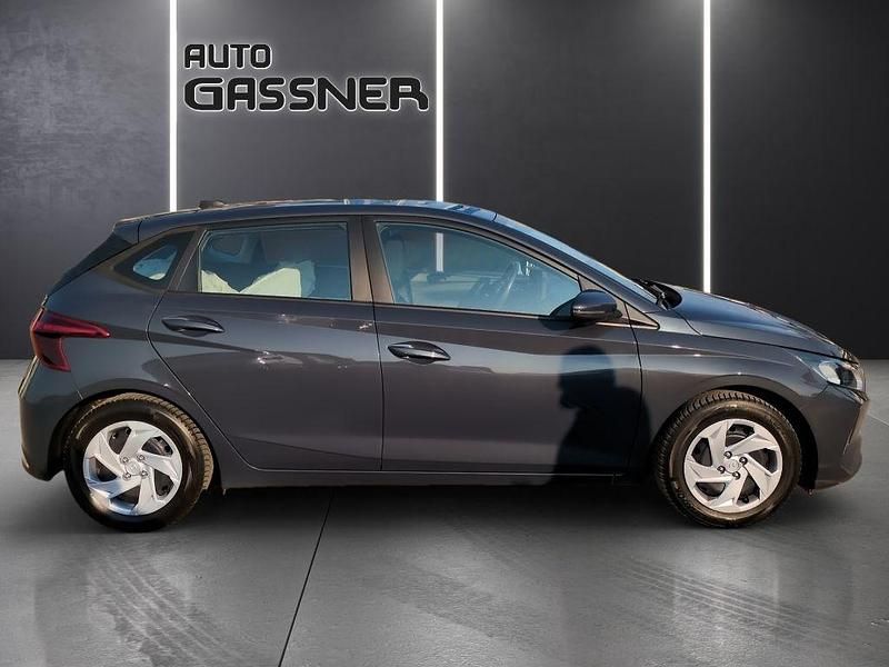 Gebraucht Hyundai i20 Select 84 PS (61 kW) 2022 Grau Limousine