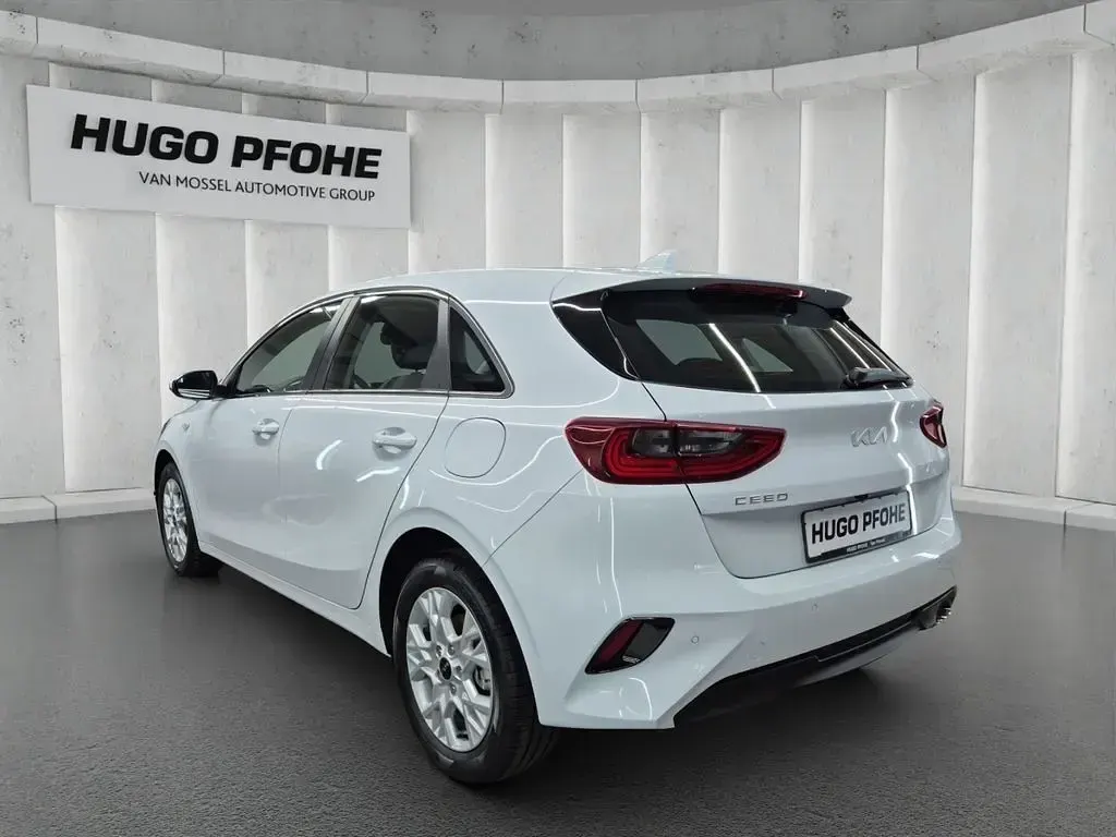 Gebraucht Kia Ceed Vision 101 PS (74 kW) 2025 Weiß Kleinwagen