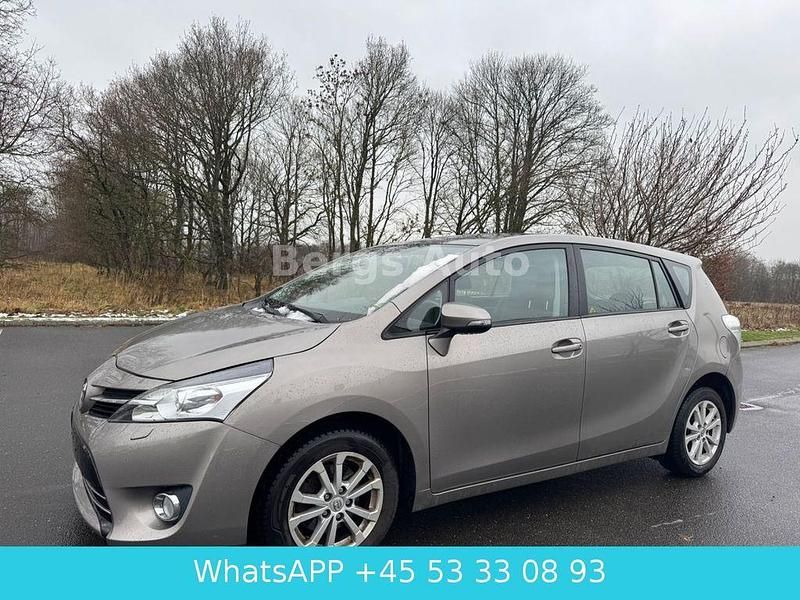 Gebraucht Toyota Verso 111 PS (81 kW) 2014 Grau Van / Kleinbus