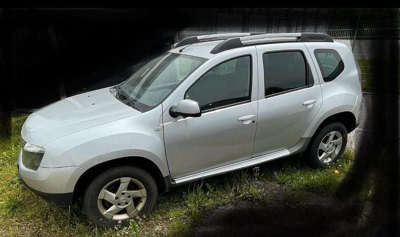 Silber Gebraucht 2011 Dacia Duster SUV | 6.500 € - Bild 1/2