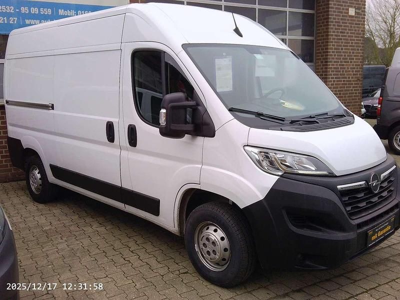 Casabl/arctic/eisweiss/kaolin Gebraucht 2023 Opel Movano Edition Van / Kleinbus | 20.490 € (Fairer Preis) - Bild 1/4