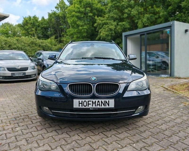 Blau Gebraucht 2010 BMW 520 Kombi | 4.690 € (Superpreis) - Bild 1/4