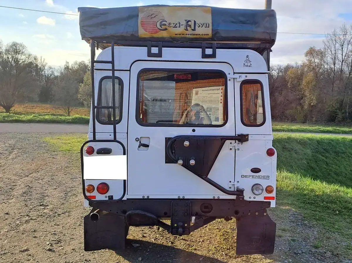 Gebraucht Land Rover Defender 122 PS (89 kW) 2011 Weiß Kombi