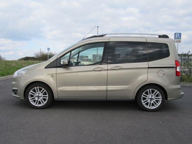 Gebraucht Ford Tourneo Courier Titanium 101 PS (74 kW) 2015 Grau Van / Kleinbus