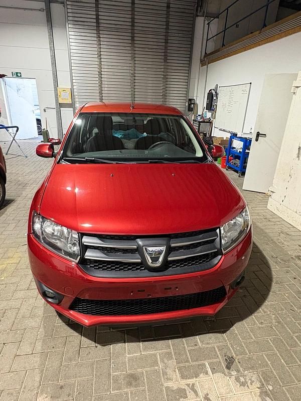 Rot Gebraucht 2016 Dacia Sandero Kleinwagen | 3.990 € - Bild 1/4