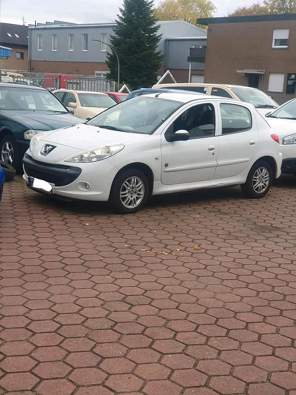 Weiß Gebraucht 2012 Peugeot 206+ Kleinwagen | 1.800 € - Bild 1/4