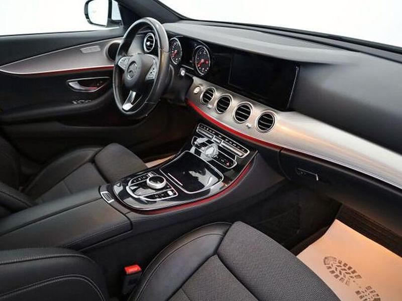 Gebraucht Mercedes E220 221 PS (162 kW) 2017 Weiß Kombi