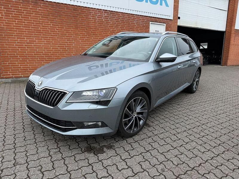 Gebraucht Skoda Superb Executive 150 PS (110 kW) 2019 Grau Kombi