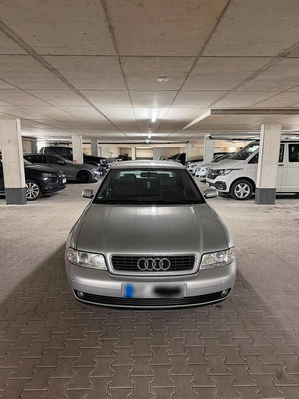 Second-hand Audi A4 102 CP (75 kW) 2000 Argintiu Berlinǎ