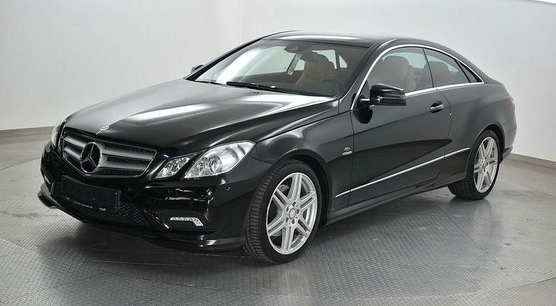 Gebraucht Mercedes E220 AMG 170 PS (125 kW) 2011 Schwarz Coupé