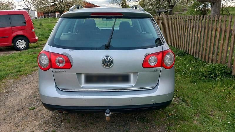 Usata VW Passat 105 CV (77 kW) 2007 Argento Station wagon