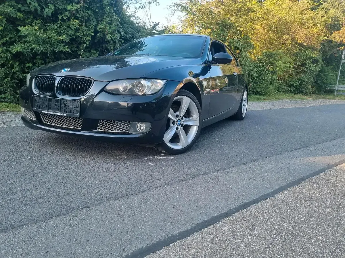 Gebraucht BMW 330 231 PS (169 kW) 2008 Schwarz Coupé