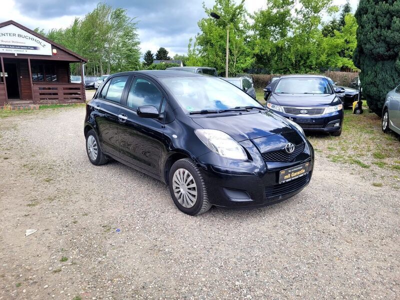 Schwarz Gebraucht 2011 Toyota Yaris Life Limousine | 4.990 € (Etwas zu teuer) - Bild 1/4