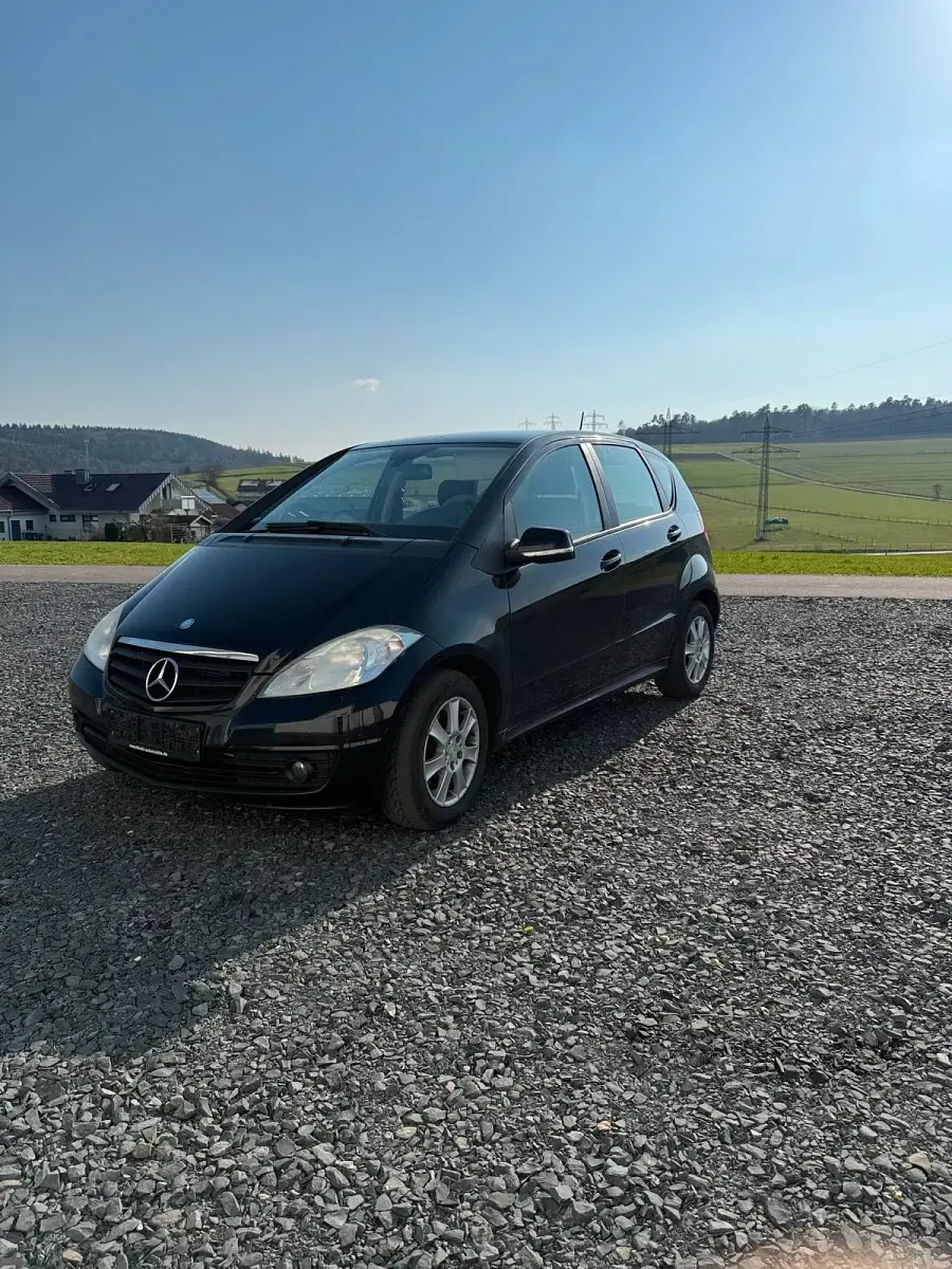 Gebraucht Mercedes A180 109 PS (80 kW) 2010 Schwarz Limousine