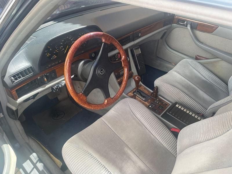 Gebraucht Mercedes 380 211 PS (155 kW) 1982 Blau Limousine