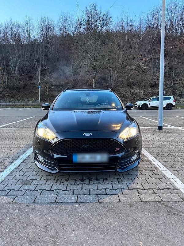 Schwarz Gebraucht 2015 Ford Focus ST Kombi | 10.000 € (Guter Preis) - Bild 1/4