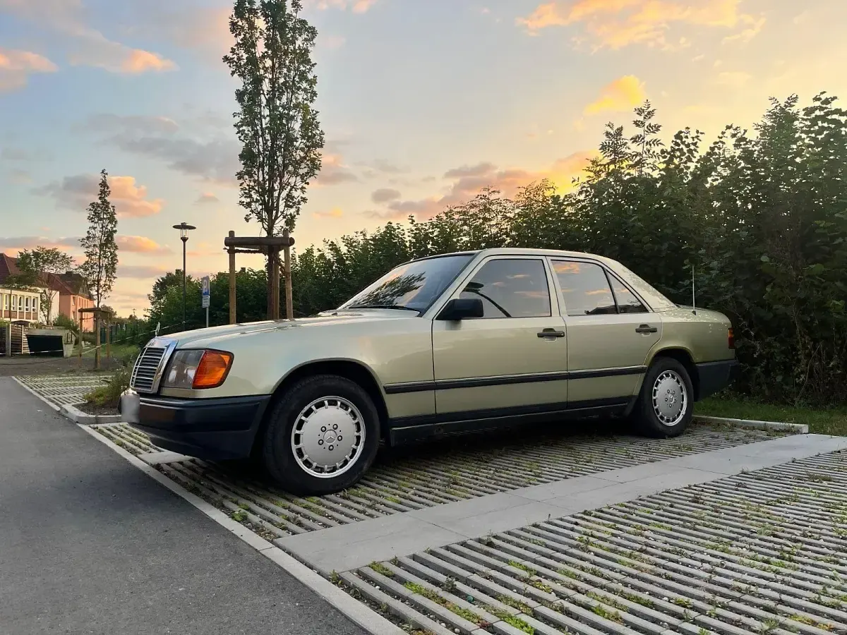 Gebraucht Mercedes 300 188 PS (138 kW) 1986 Silber Limousine